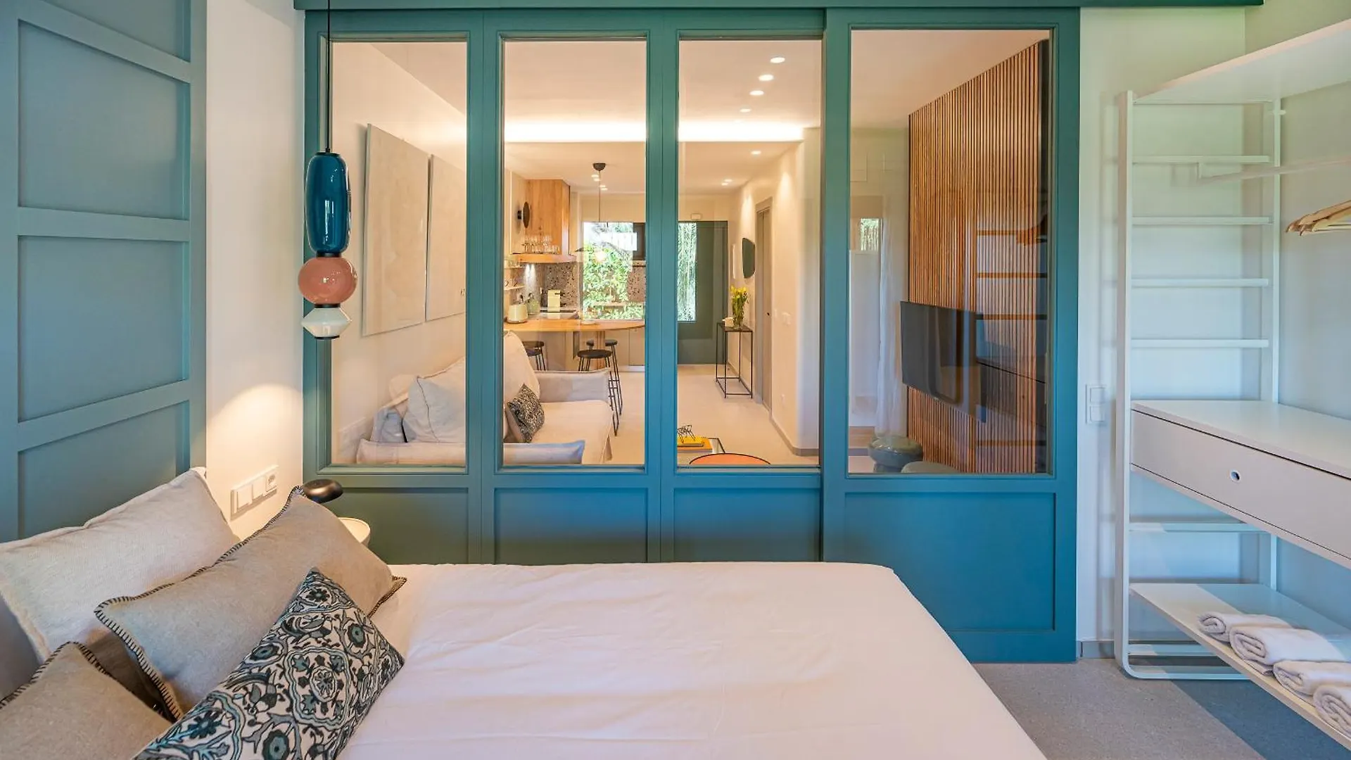 Newly Renovated Studio In Golden Mile W/ Pool Marbella