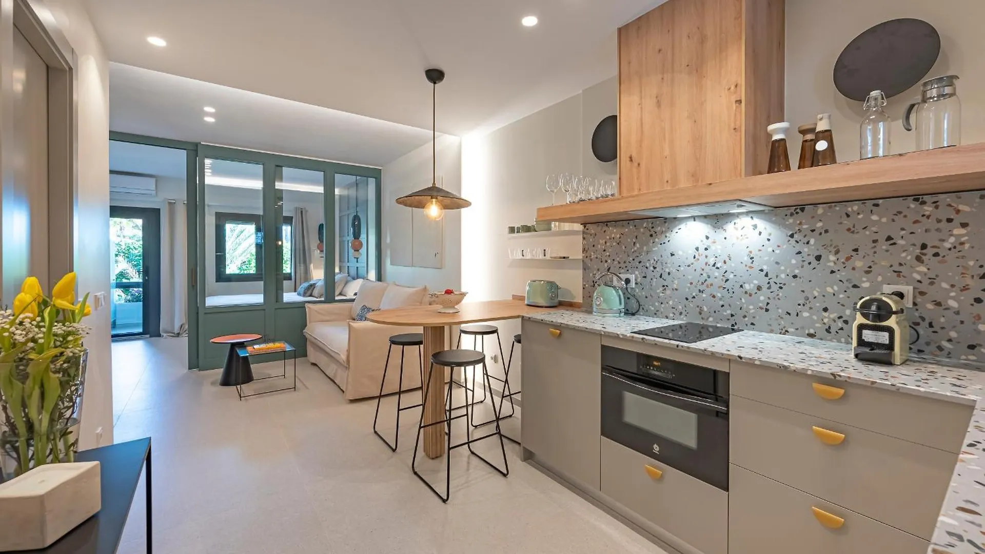 Newly Renovated Studio In Golden Mile W/ Pool Marbella