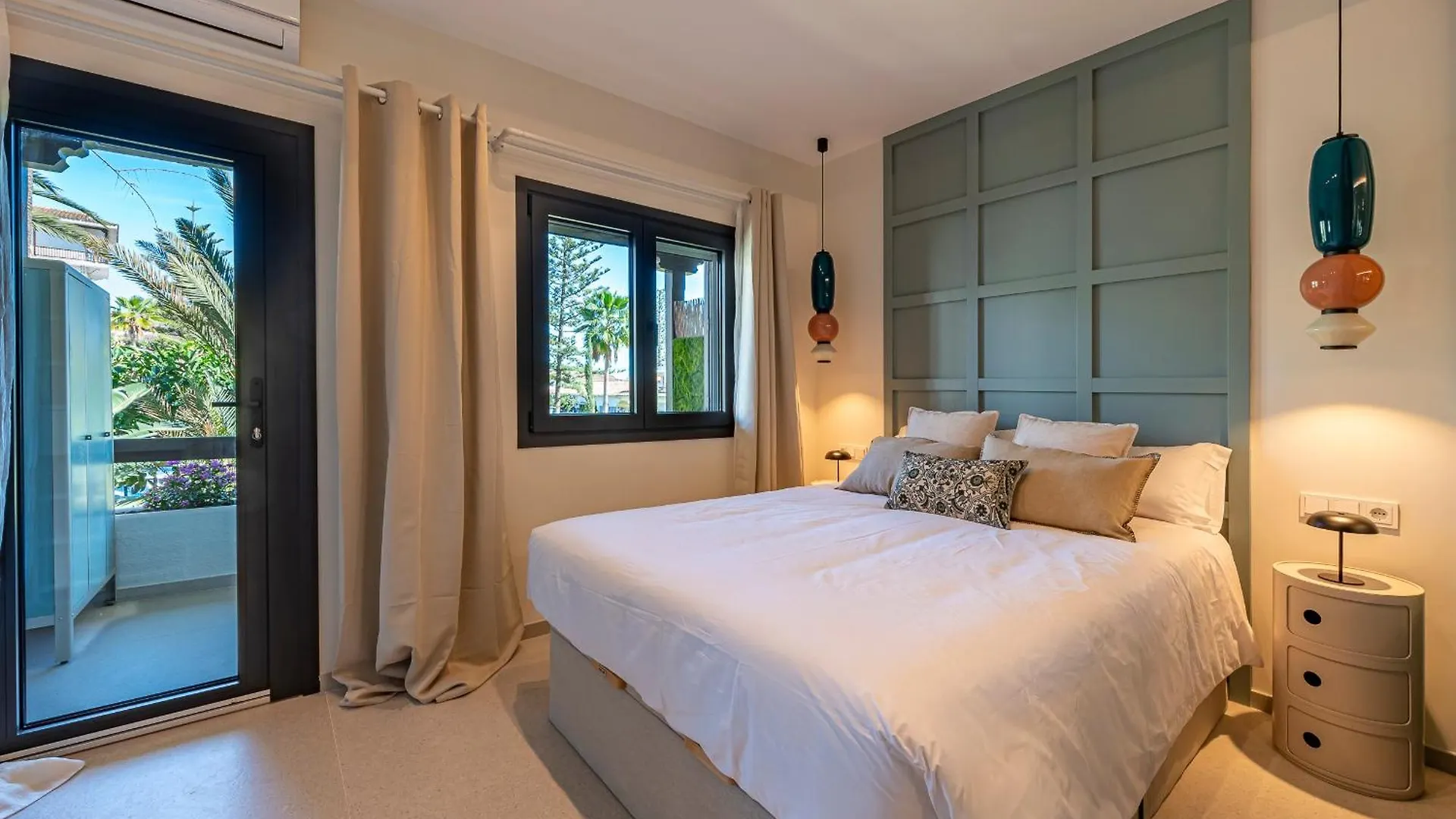 Newly Renovated Studio In Golden Mile W/ Pool Marbella