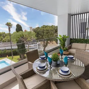 Luxury Brand New 2-bedroom Apartment, 3 Min Walk To The Beach! Appartement